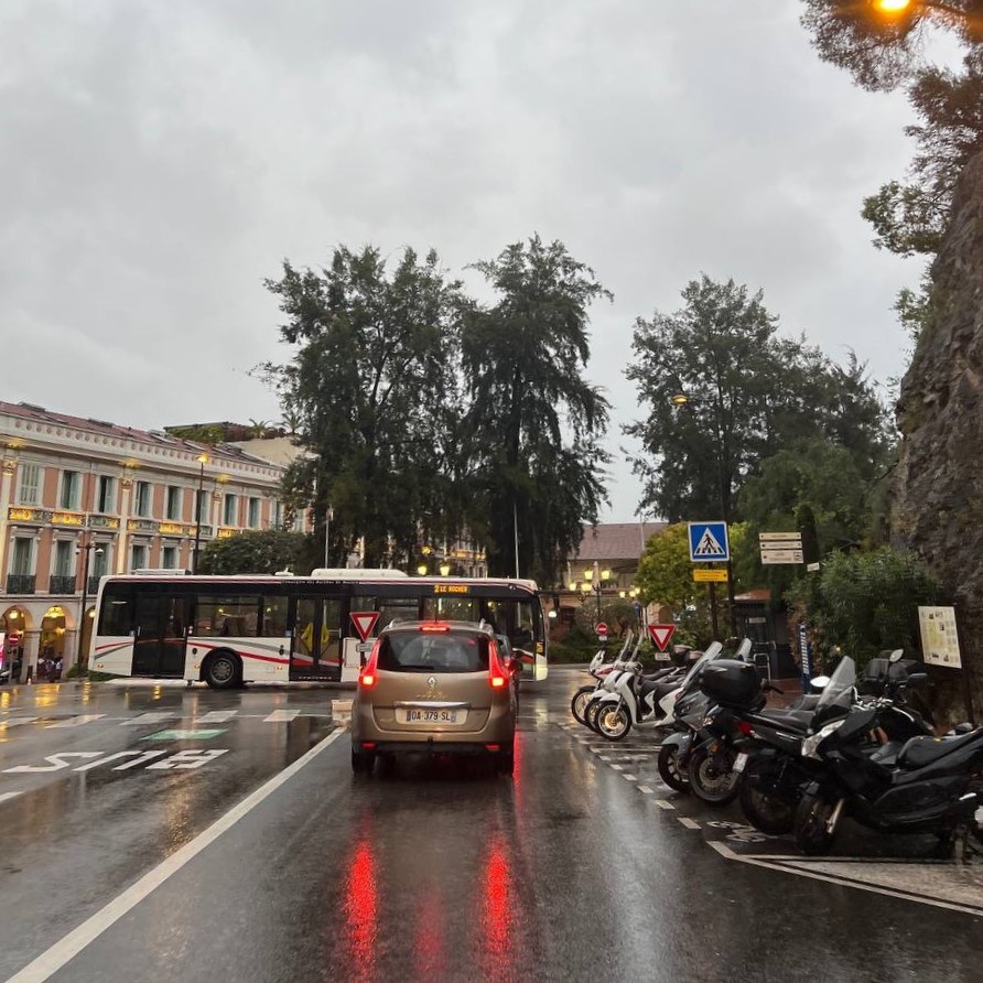 Погода была непрогулочная