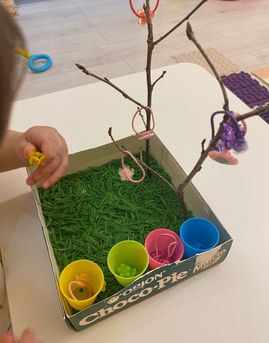 Все девчачьи аксессуары для волос пошли в ход