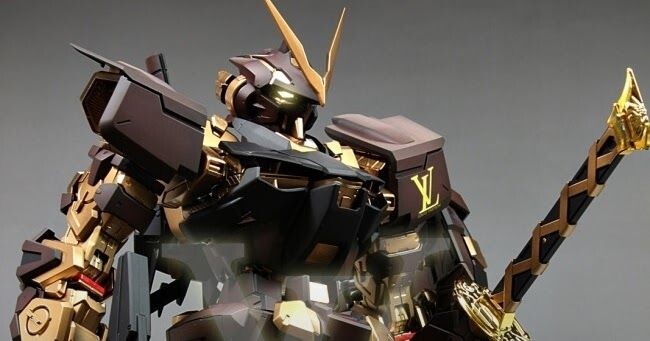 Louis Vuitton и костюм из «Gundam»