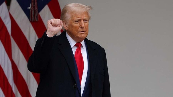 «Соединенные Штаты получают рекордные суммы благодаря пошлинам, при этом стоимость почти всех товаров снижается, включая бензин, продовольствие и почти все остальное. Инфляция также снижается. Обещания даны, обещания сдержаны», - заявил мистер Трамп.