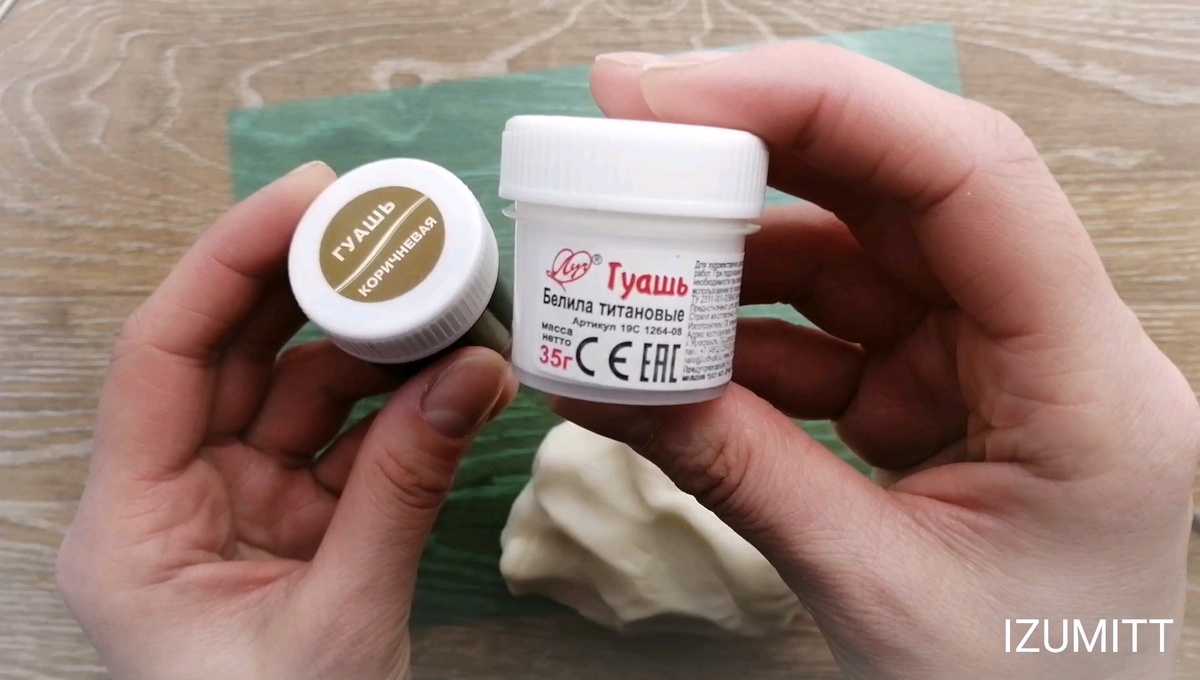 Гуашь, масляная или акриловая краска.