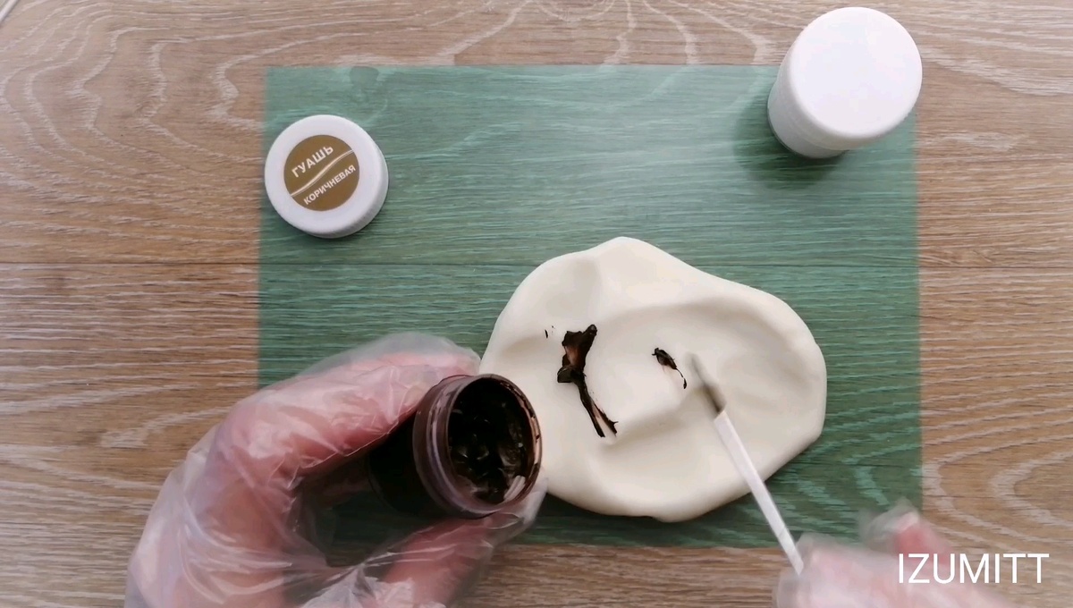 Весь фарфор окрашиваем в насыщенный коричневый.