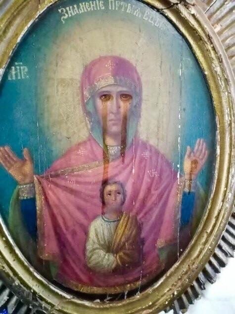 Мироточение у иконы в В Михаило-Архангельском храме в селе Урусово Веневского района Тульской области. Фото: https://1tulatv.ru/novosti/157774-v-tulskoy-oblasti-zamirotochila-starinnaya-ikona-bozhiey-materi-znamenie.html
