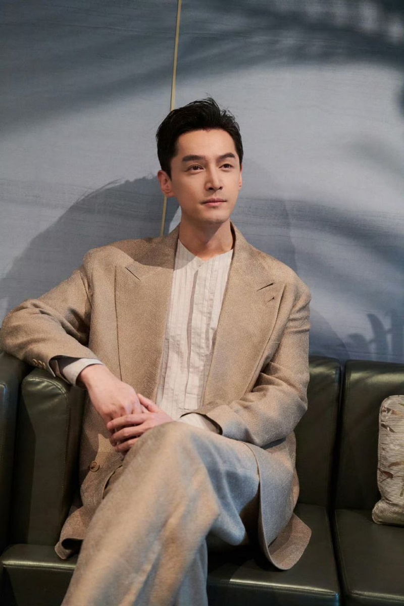 Актёр Ху Гэ, 42 года. Листайте галерею...