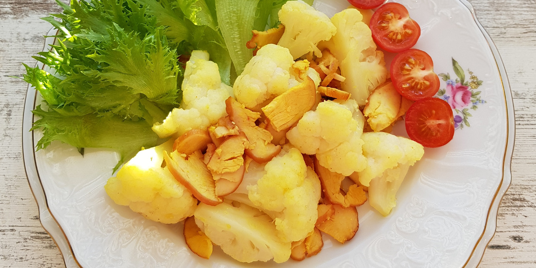 Цветная капуста с копчёной куриной грудкой