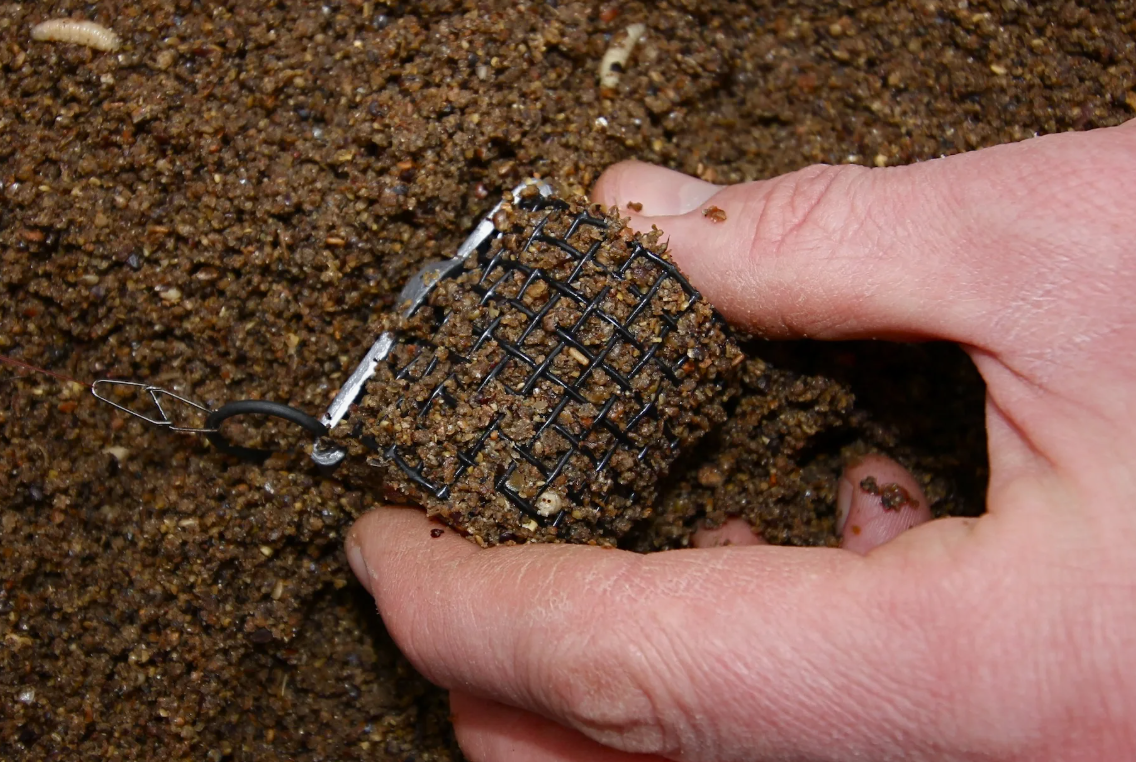 Готовая покупная прикормка для ловли леща. Источник фото doctor-catch.com