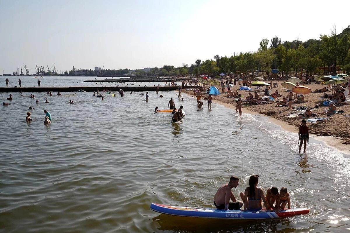    Пляж Мариуполя.