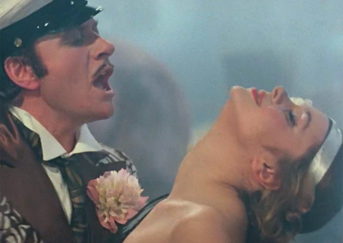 К звёздной славе почти дебютантка Любовь Полищук впорхнула в крепких объятиях Андрея Миронова (телефильм «12 стульев»)