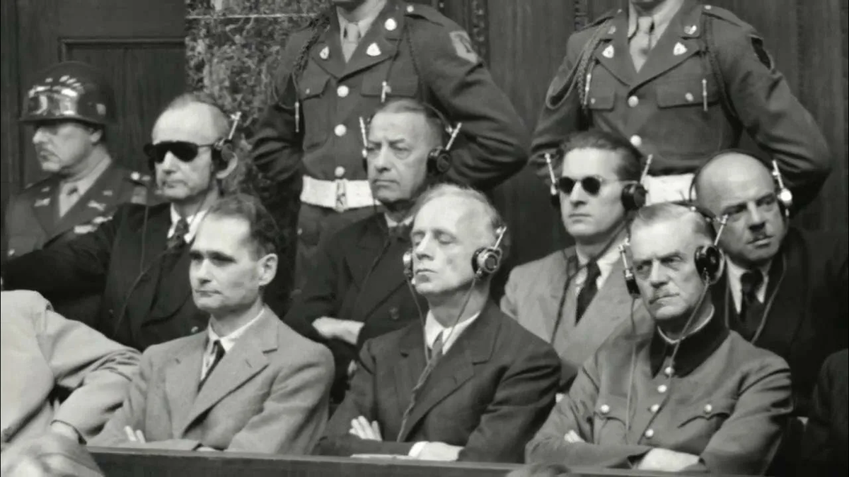 И. фон Риббентроп, Б. фон Ширах, В. Кейтель, Ф. Заукель на скамье подсудимых.