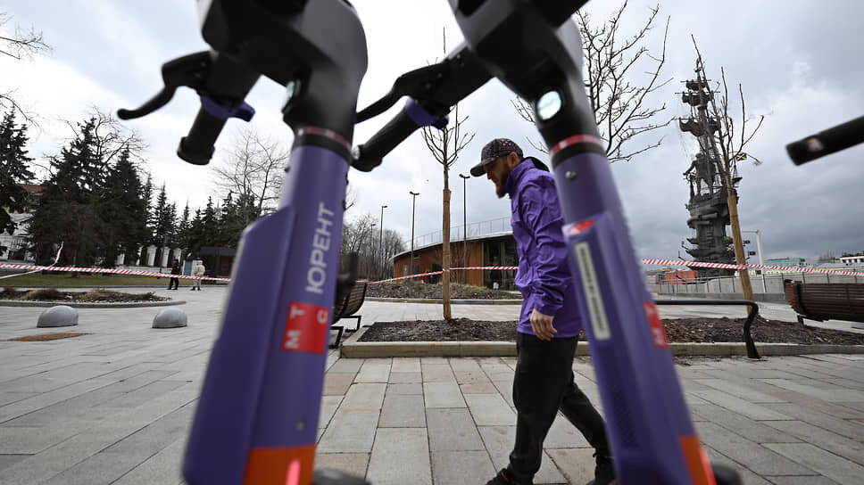 Электросамокаты не могут запуститься в Казани из-за отсутствия разрешения властей.📷Фото: Евгений Разумный / Коммерсантъ