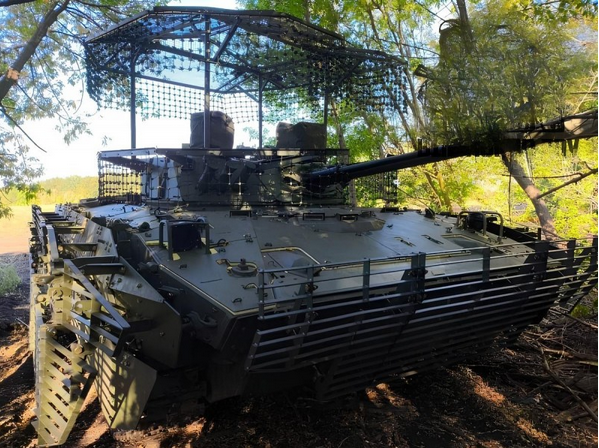 БМД-4М с заводской антидроновой защитой