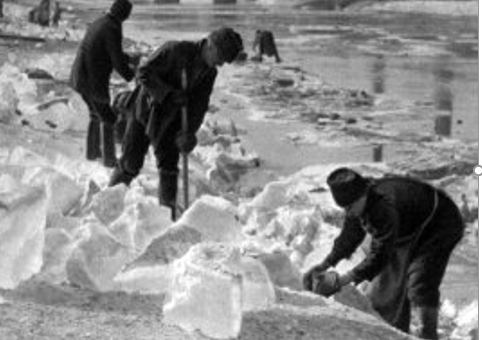 Заготовка льда для ледника