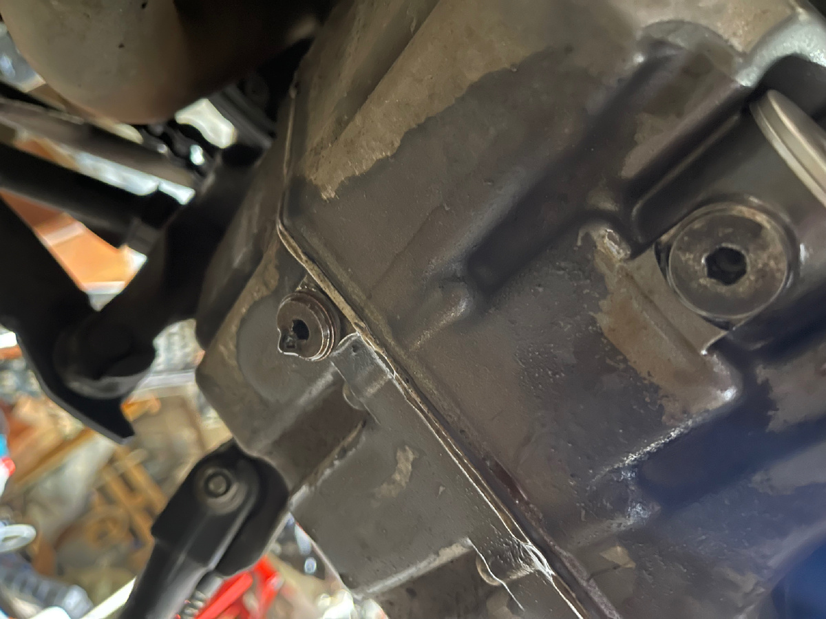 Сливной болт на Ducati Hyperstrada