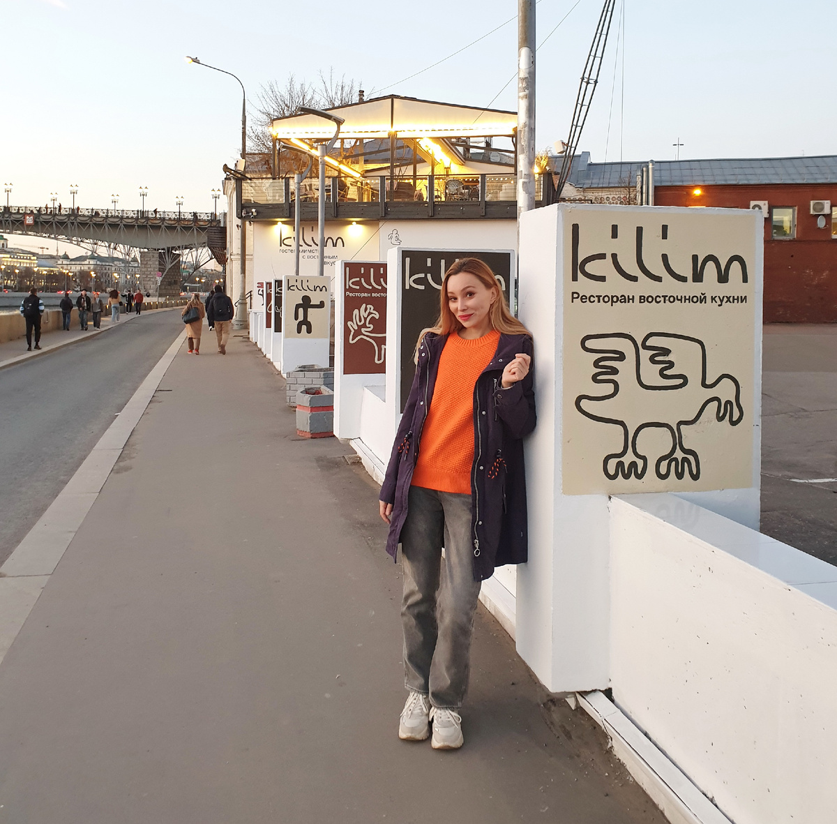 Подход к ресторану Kilim