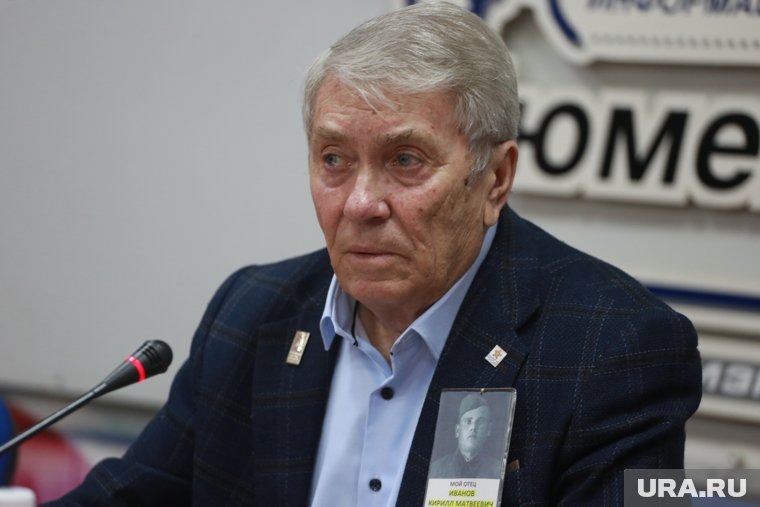 Геннадий Иванов рассказывает, что «Бессмертный полк» ему приснился. Фото: Денис Моргунов © URA.RU