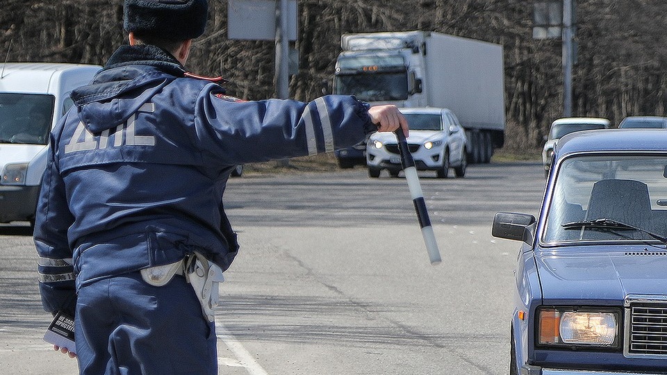 «Золотой гаишник» с 16 квартирами погорел из-за чужой жены: как рядовой инспектор ДПС в Москве смог «заработать» 180 млн рублей