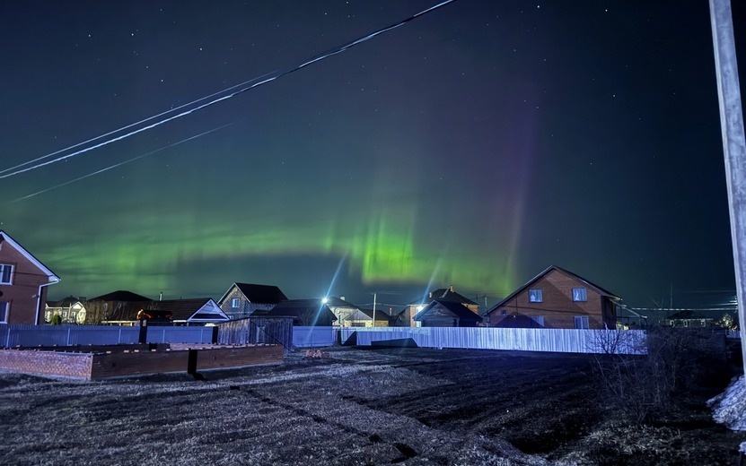  Яркие вспышки на небе были видны во многих регионах России. Фото: vk.com/zlou18