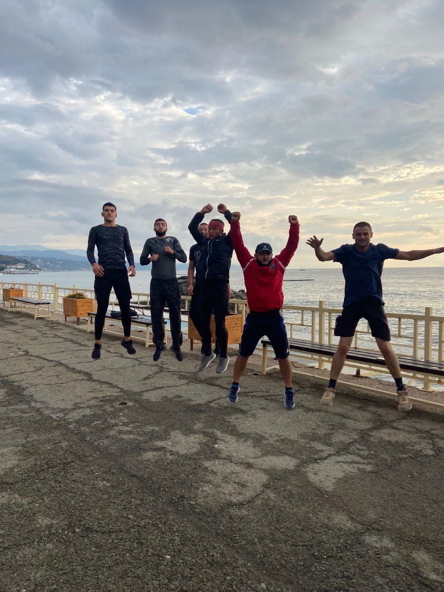 простой и эффективный план утреннего пробуждения с короткой зарядкой для тех, кто на диете.
