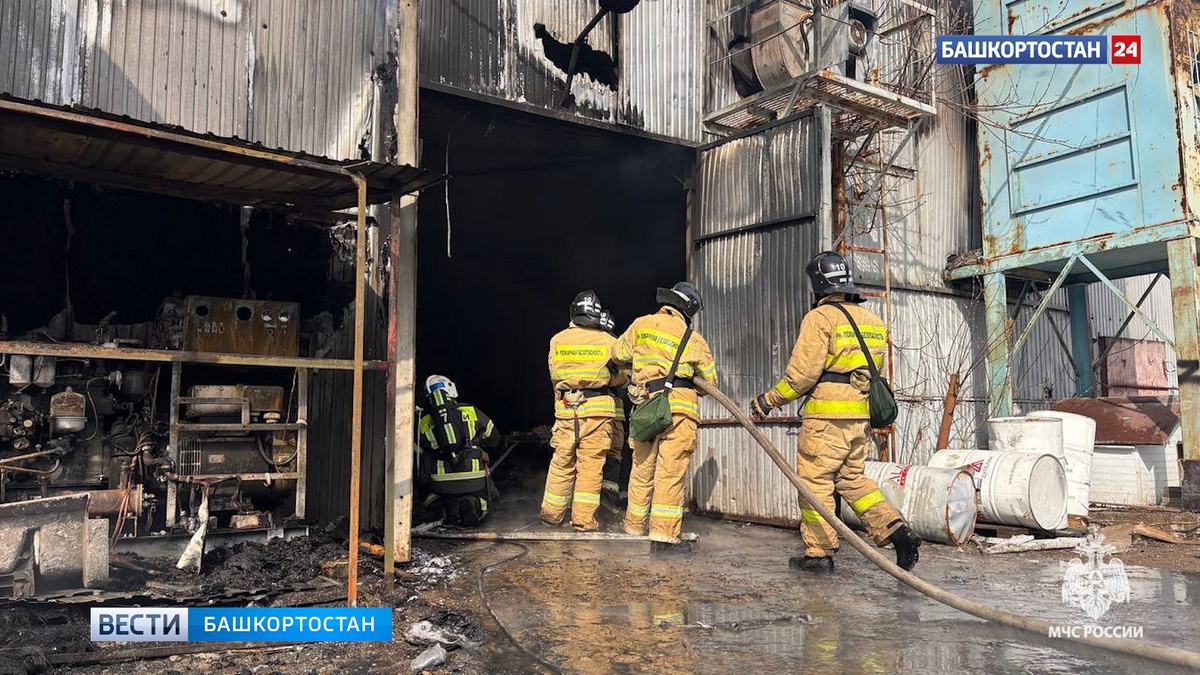    Из горящего цеха в Уфе успели вынести 10 газовых баллонов
