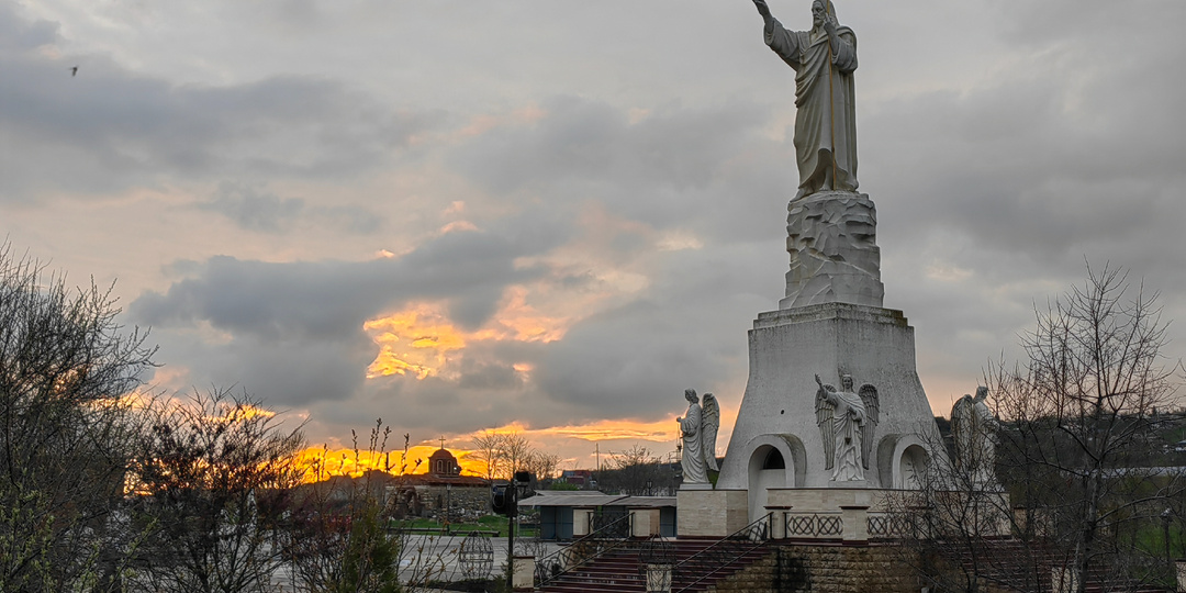 Самая большая скульптура Христа в России находится в г. Ессентуки