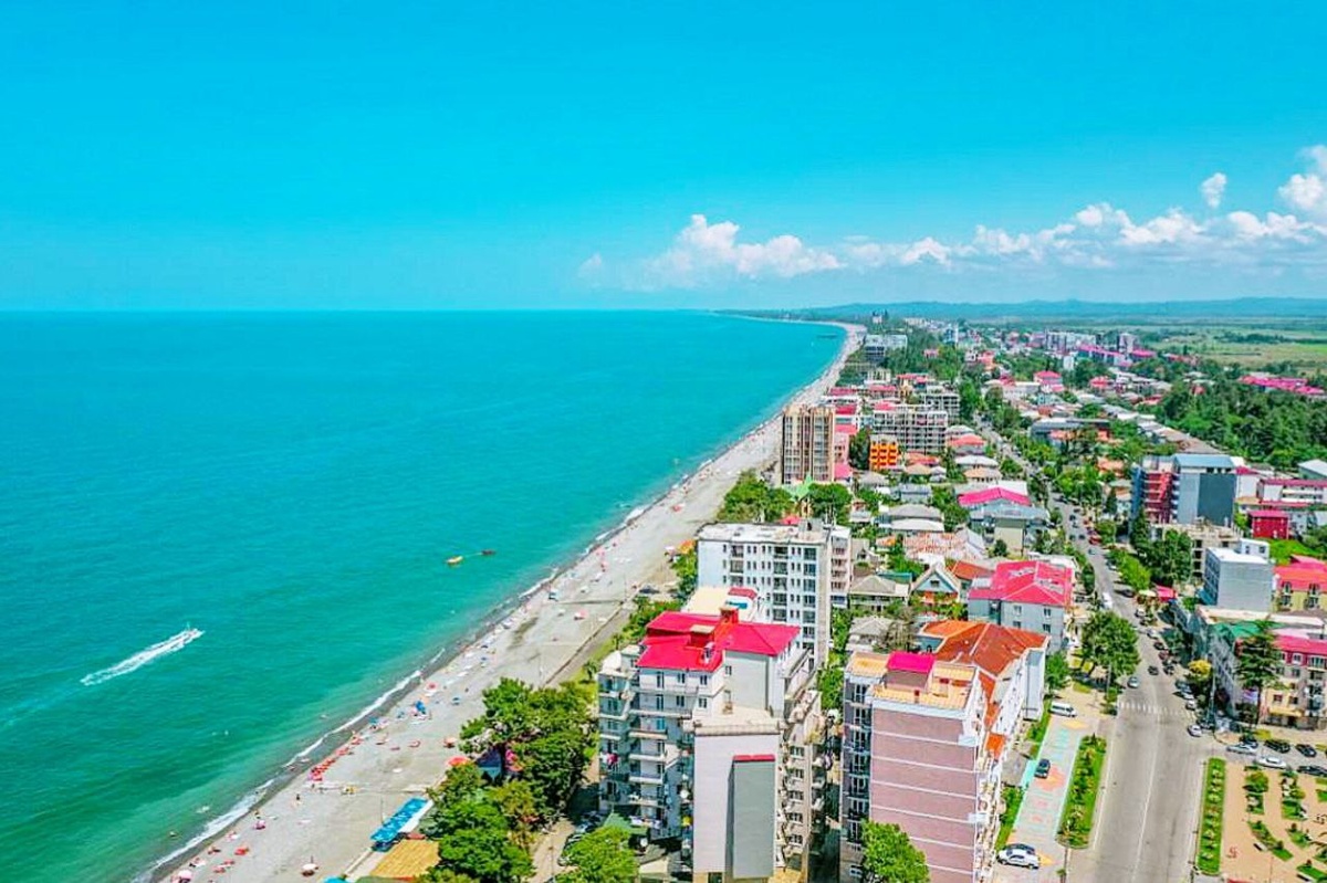 Набережная в Кобулети, размером с город )))