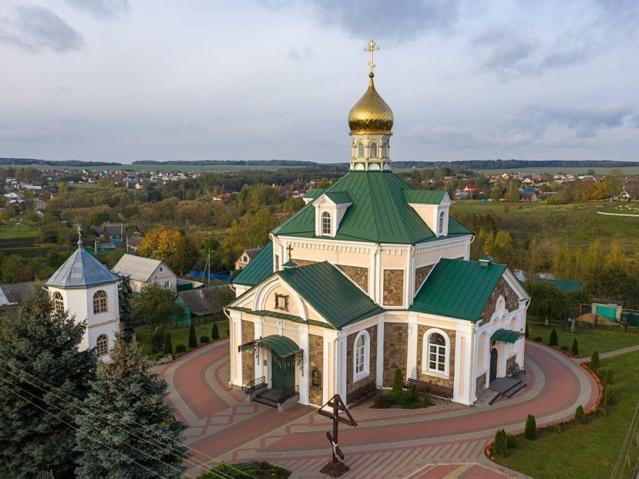      Праздничное богослужение в Спасо-Вознесенском храме г. Копыля.