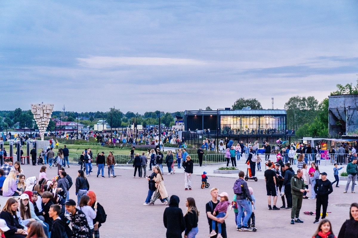    Особое внимание уделяется культурным и образовательным инициативам