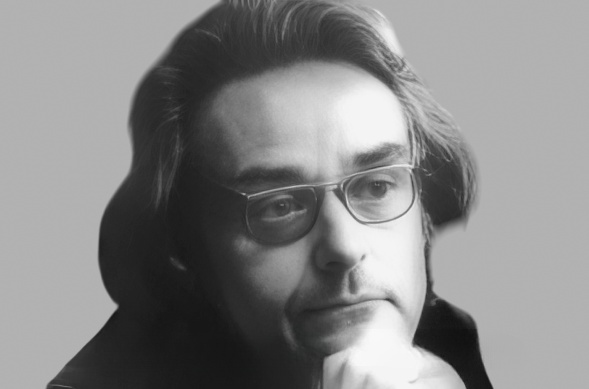 Ильенков Эвальд Васильевич (1924-1979) – советский философ, исследователь марксистско-ленинской диалектики. Его работы посвящены различным вопросам марксистской теории познания, природы идеального, личности, творческой деятельности, а также психологии и педагогики, этики и эстетики. В области истории философии был исследователем наследия Спинозы и Гегеля, уделял много внимания критике позитивизма.
