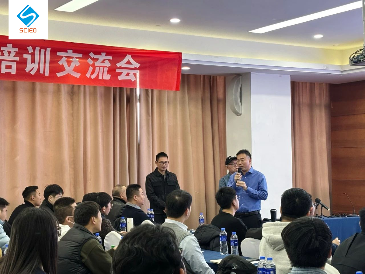 Эйри, директор по продажам, EEC China