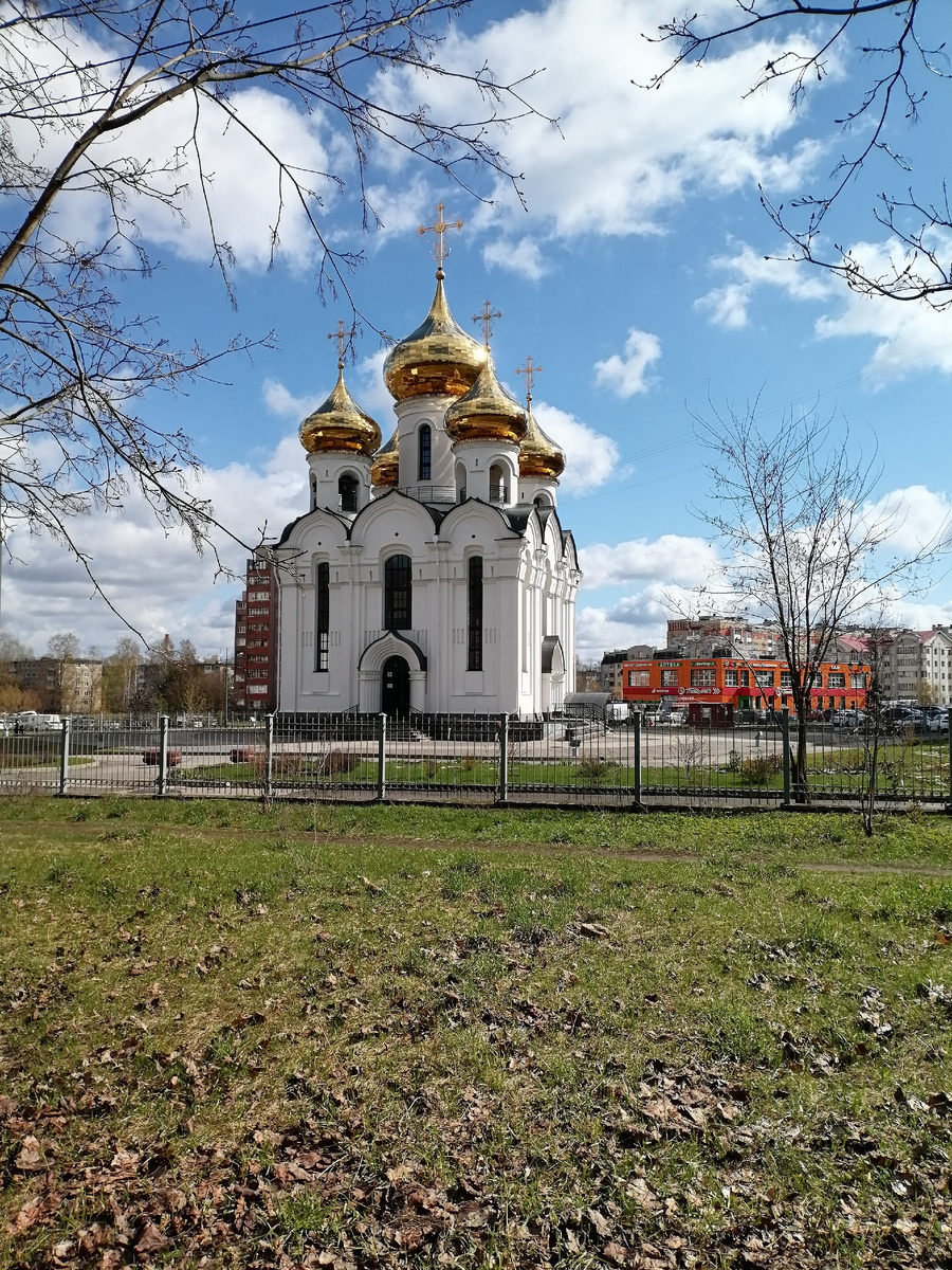 Фото 1. Церковь Александра Невского у Бобачевской рощи в Твери. Благотворитель храма – генеральный директор ООО «Русский свет» Страшнов Александр Владиславович (лично с ним знакома)