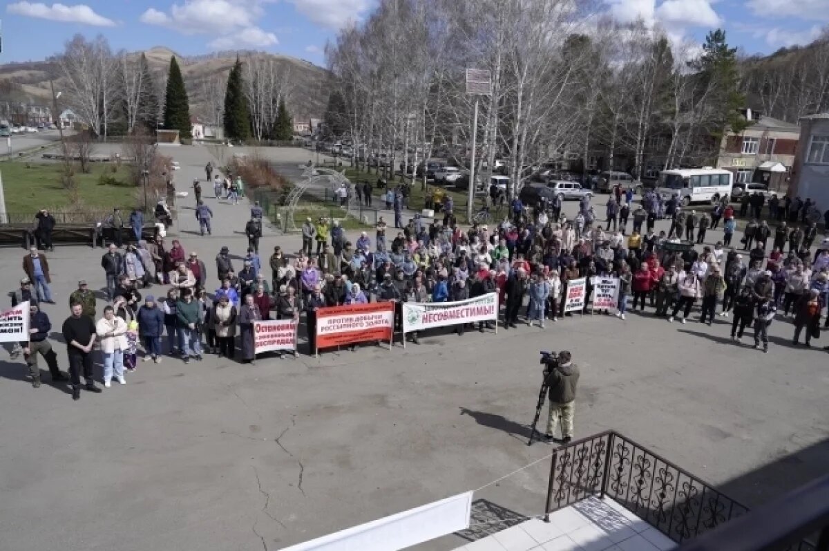    Митинг против золотодобычи прошел в селе.