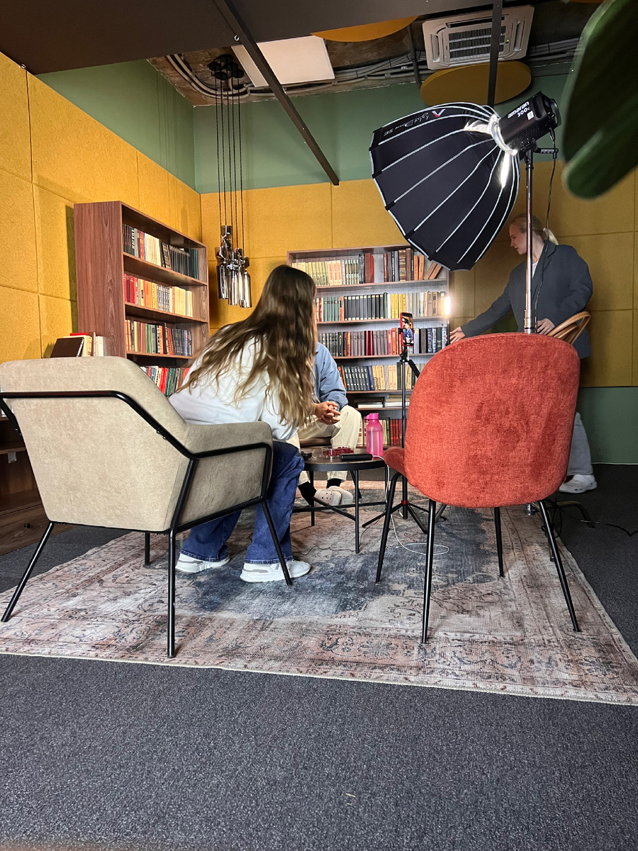 Каждый снимает свою картину и общее кино