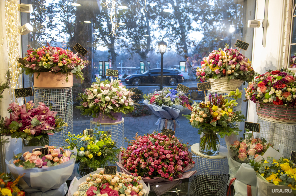 Отец оставил дочь в машине, а сам пошел за цветами (архивное фото). Фото: Сергей Русанов © URA.RU