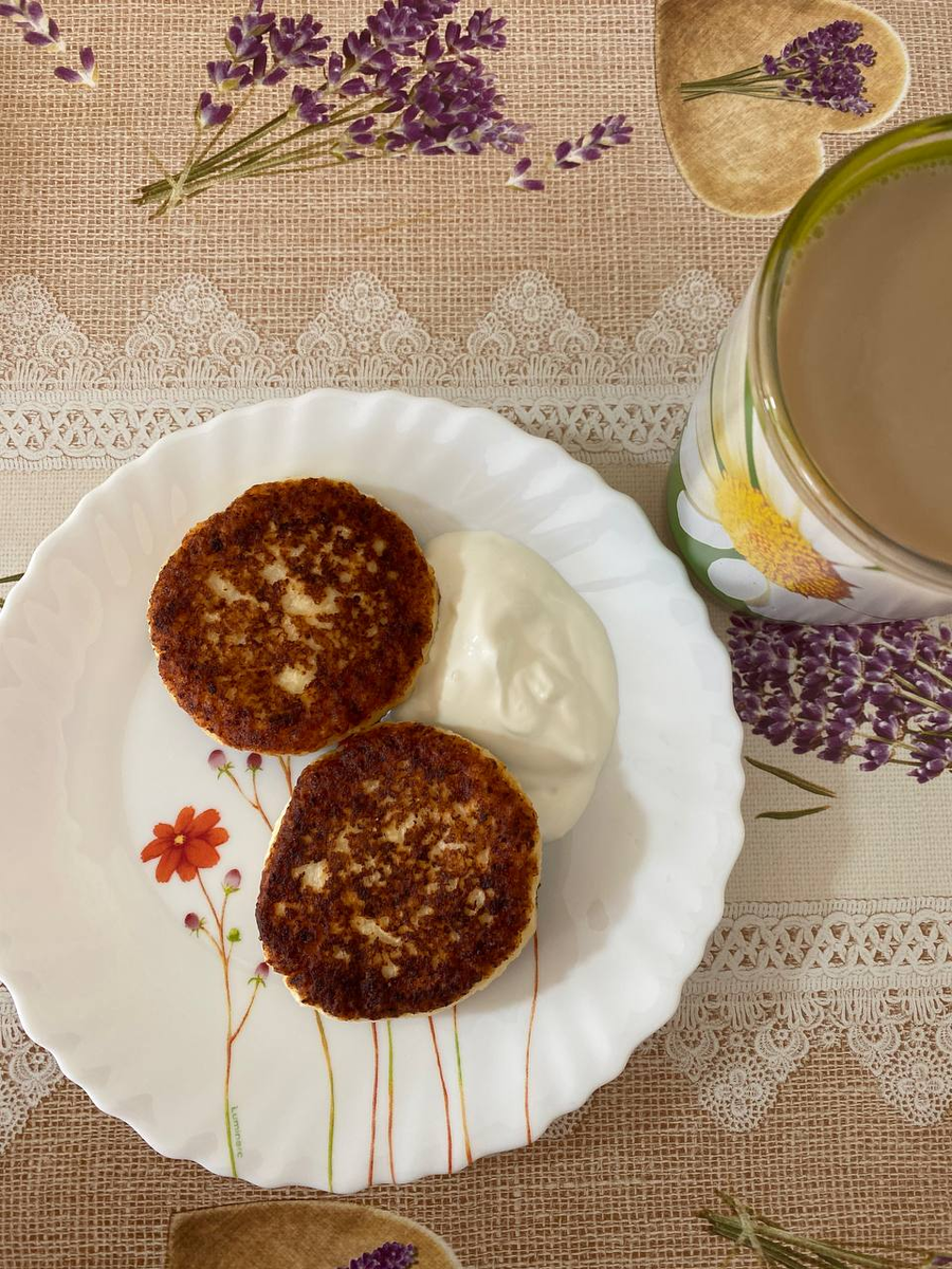 Завтрак в 9:30.