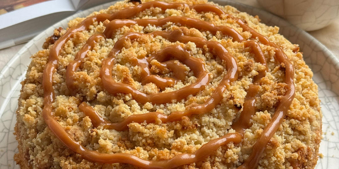 Яблочный пирог с крамблом и карамелью
