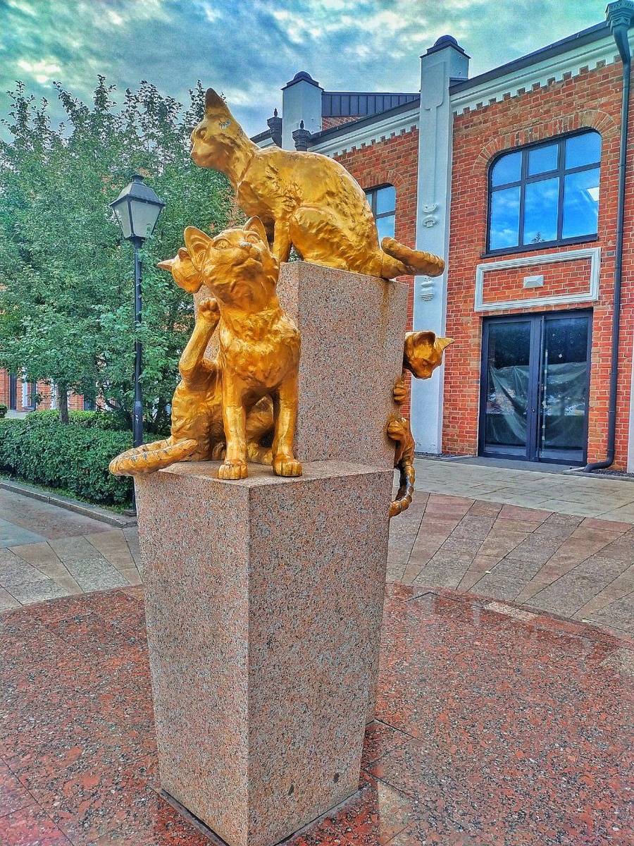 Чешется за ушком