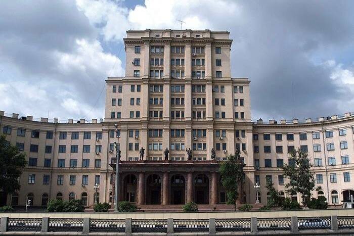 Главный учебный корпус МГТУ им. Н.Э. Баумана