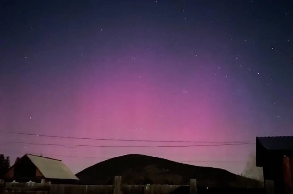    Роман Мухаммедов сфотографировал полярное сияние, приехав в гости к родителям.
