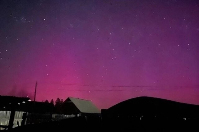    Ярко-лиловое с розовым небо никого не может оставить равнодушным. Фото: предоставлено АиФ-Бурятия героями публикации/ Роман Мухаммедов