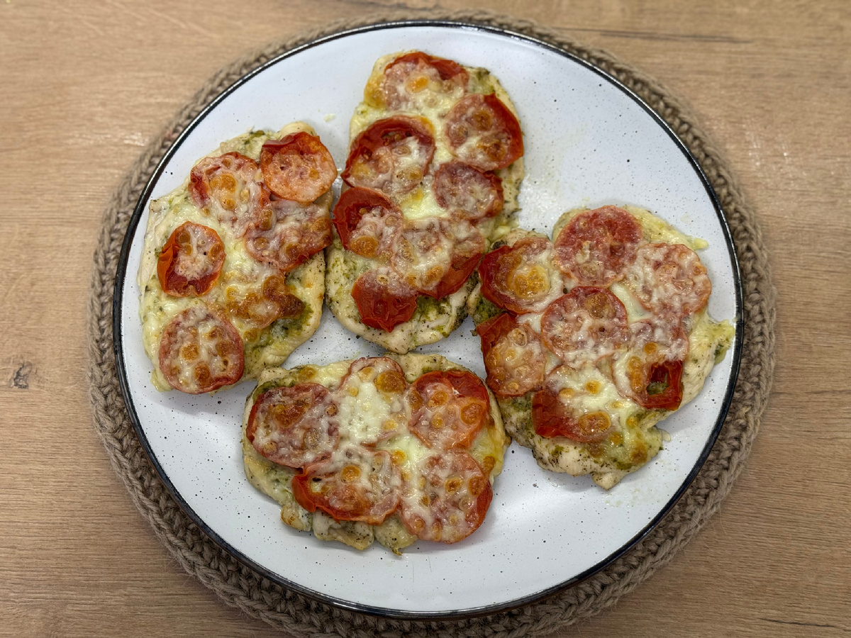 Куриное филе под шубкой «Капрезе»