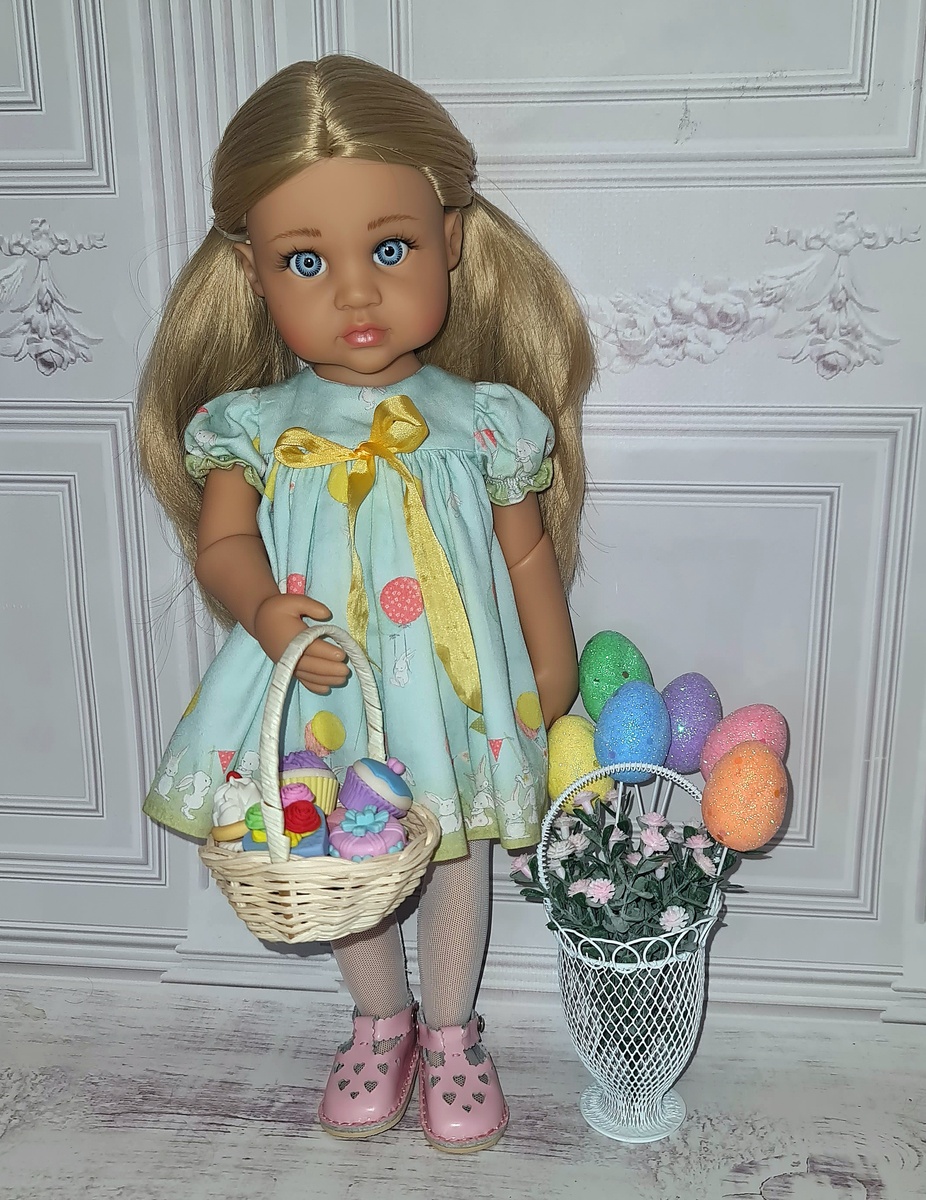 Сегодня мою статью будут иллюстрировать мои куклы в новых пасхальных нарядах (это подарки от мастера Светланы).