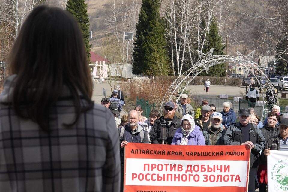    Митинг против добычи россыпного золота в Солонешенском муниципальным округе. Источник: Андрей Сороко/"Толк"