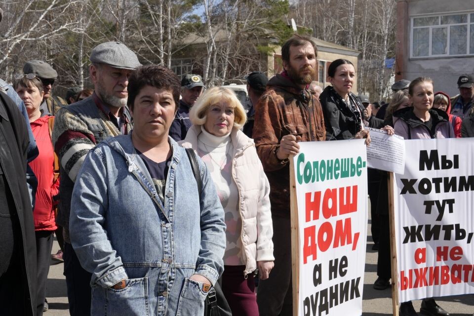    Митинг против добычи россыпного золота в Солонешенском муниципальным округе. Источник: Андрей Сороко/"Толк"