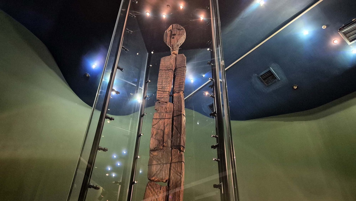 Шигирский идол — самая древняя деревянная скульптура в мире! Её возраст — около 12 тысяч лет