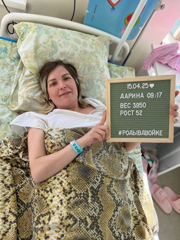 Анна Коркина, которую 35 лет назад успешно разделили с ее сестрой, родила второй раз. Фото: пресс-служба Роддома ОКБ №2