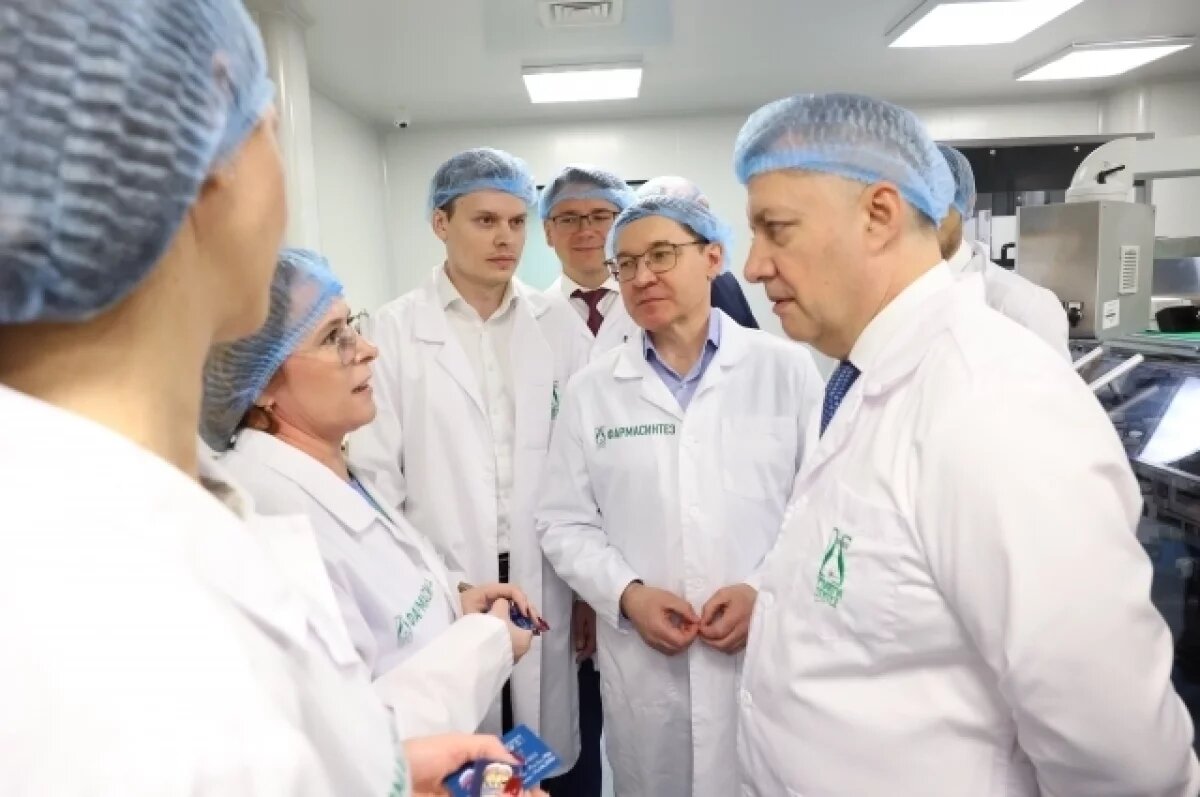    Больше партийцев.