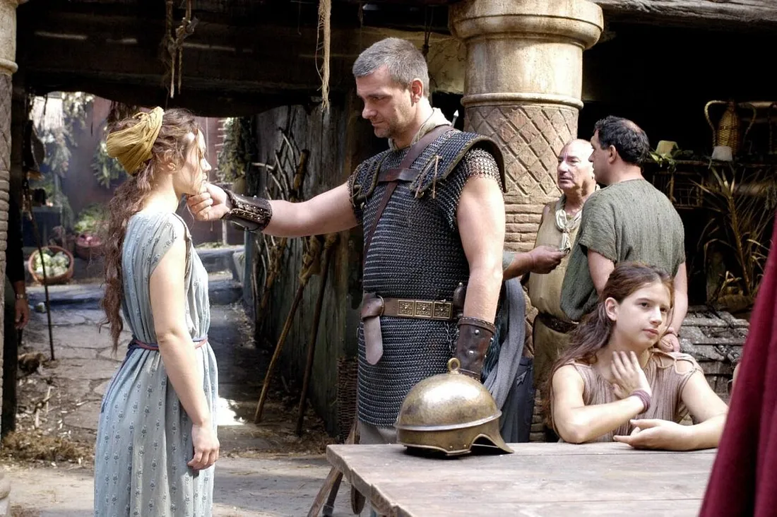 Рабыня Ирина, переданная Титу Пуллону бесплатно как военный трофей. Кадр из сериала «Рим»