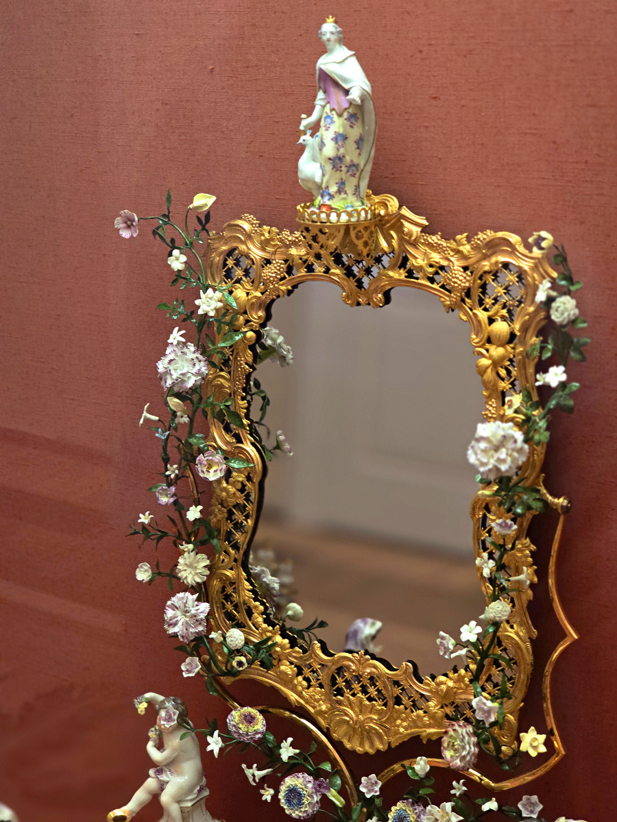 Туалетец, 1750-е гг, Франция, из экспонатов Эрмитажа