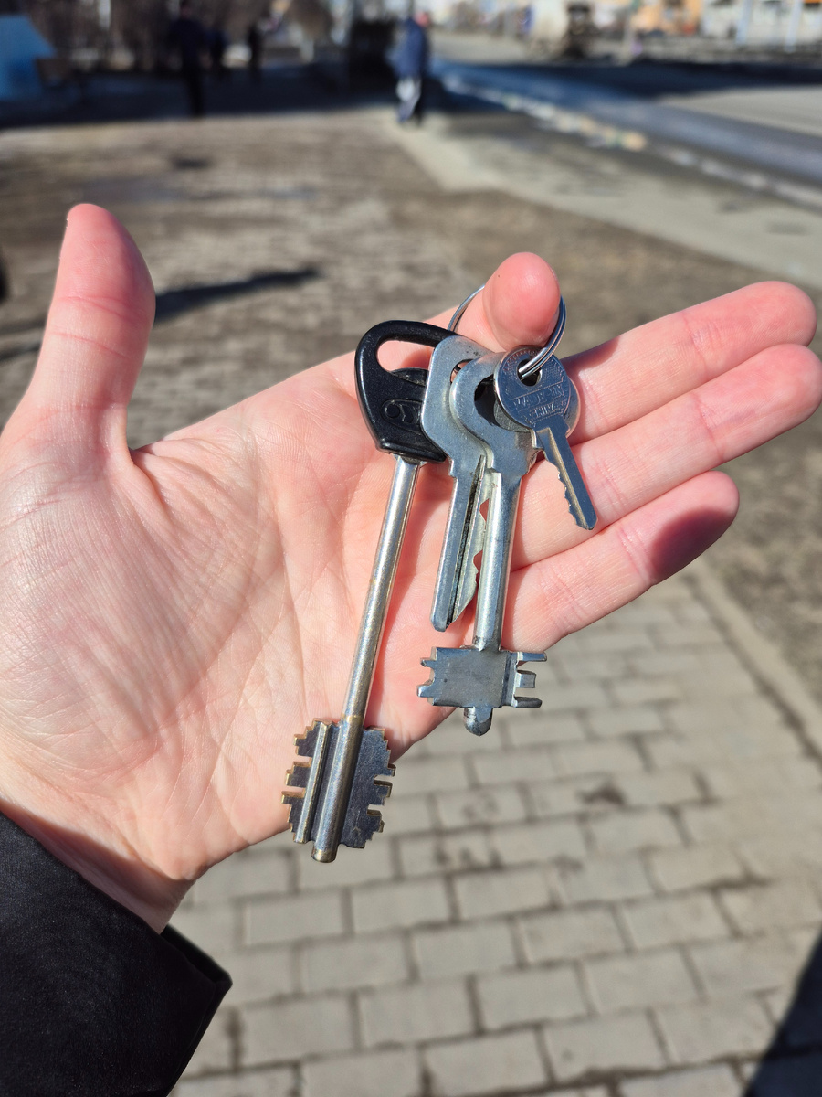 Получила ключи у предыдущего хозяина! 