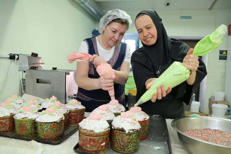    В женском монастыре в Оренбурге пекут куличи по особому рецепту Мария Чалкина